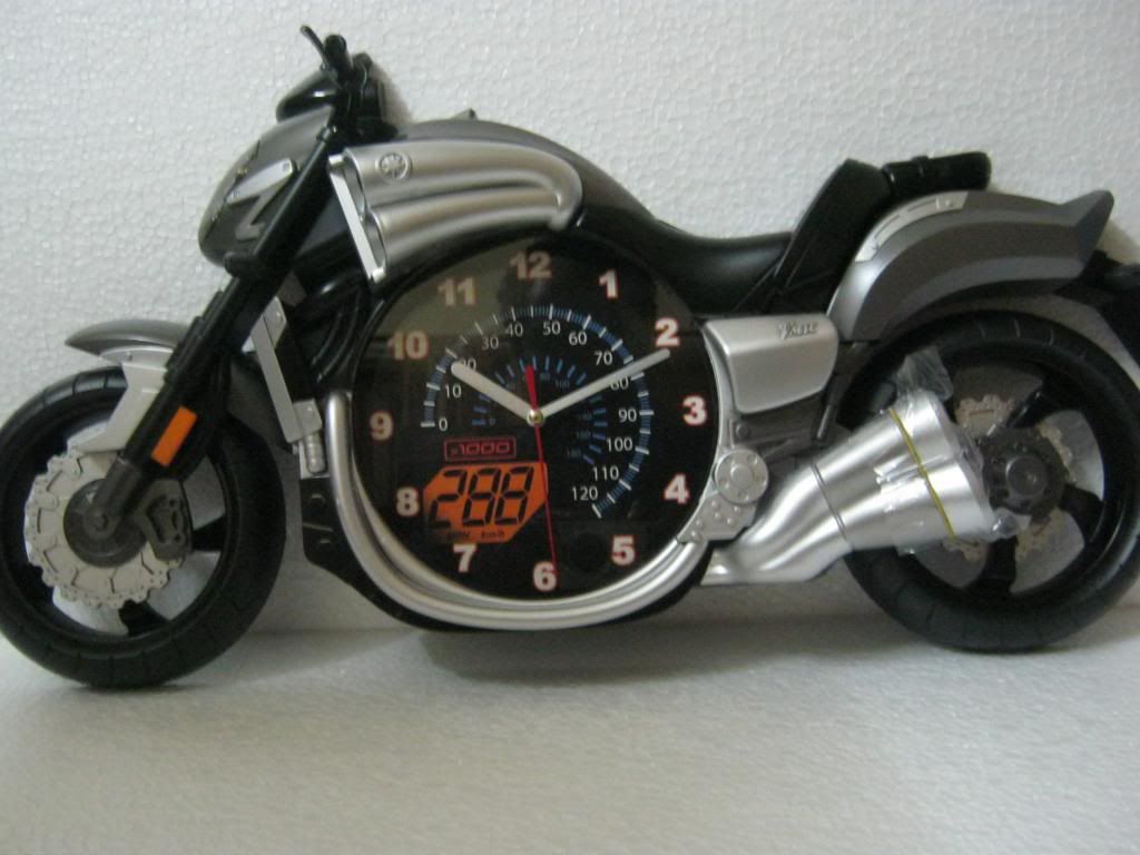 A ROYAL 23' INCH LONG YAMAHA VMAX BULLET BIKE WALL CLOCK A STYLISH DESIGN