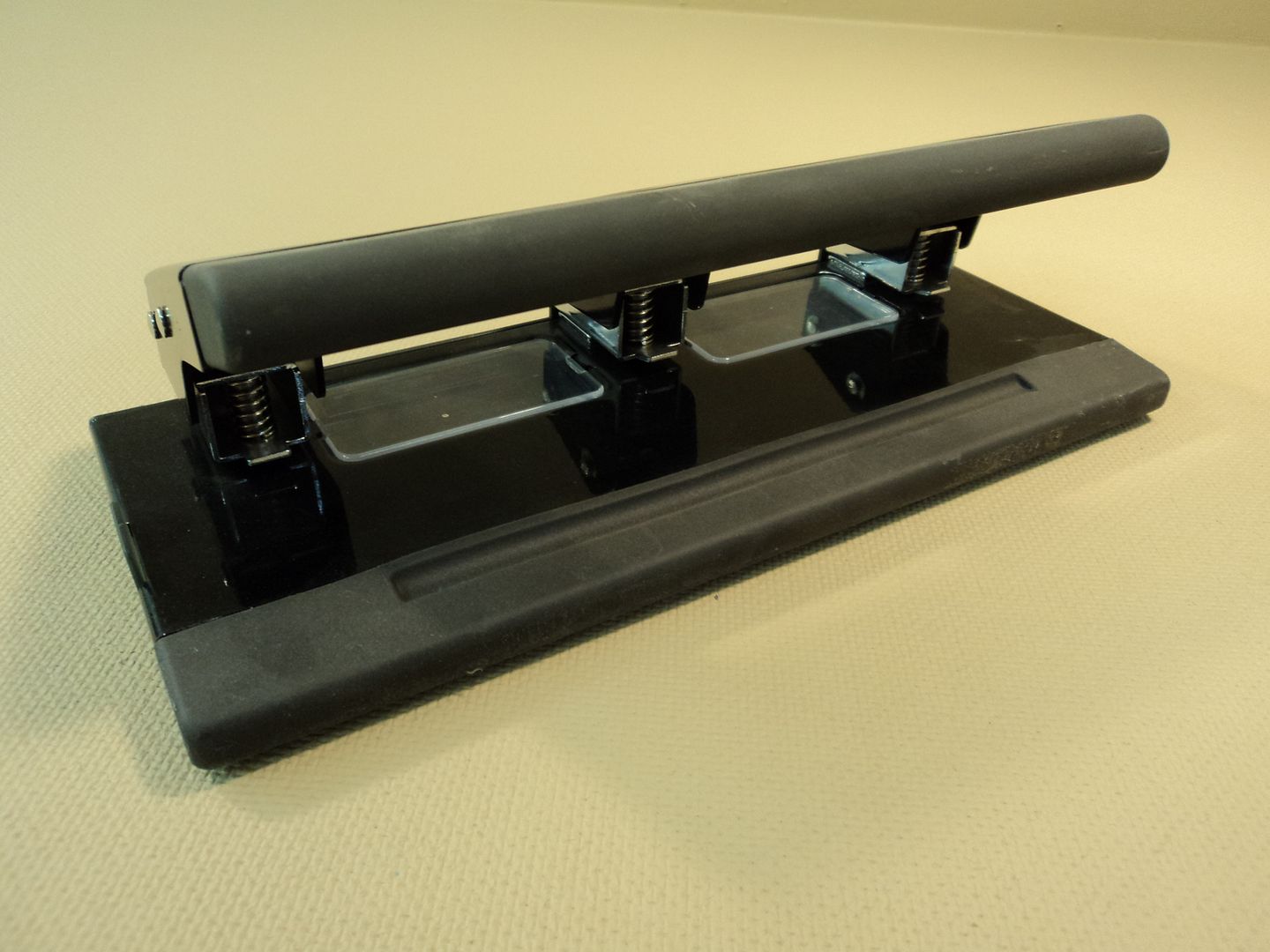 TUL 3 Hole Desktop Hole Punch 11in L x 5in W x 3in H Black OM01917 eBay