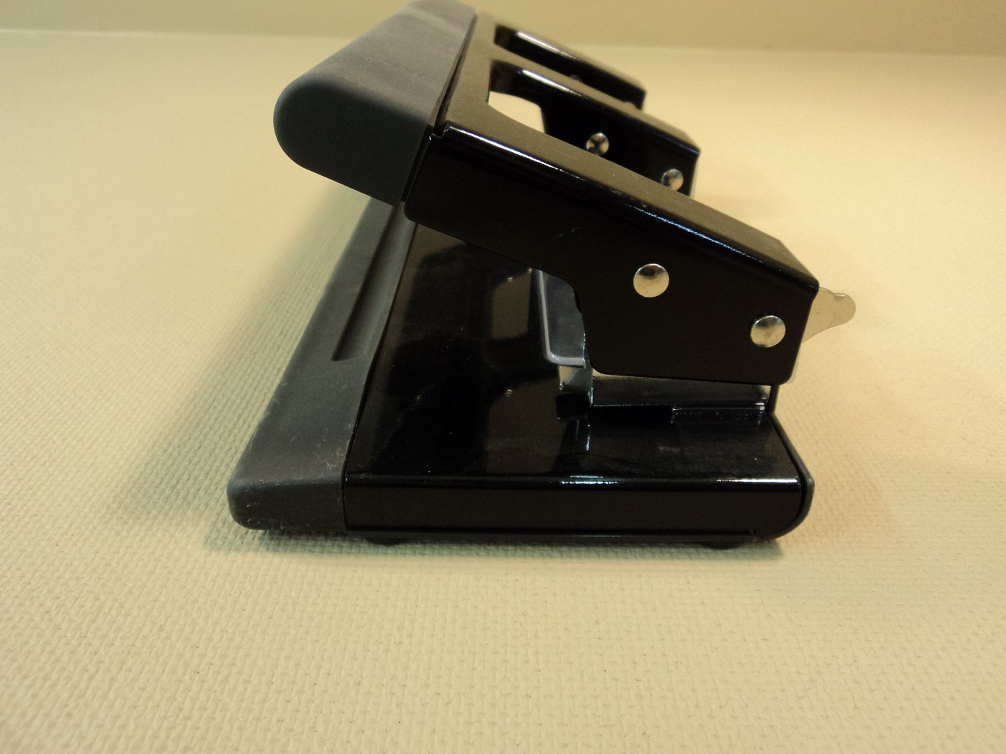 TUL 3 Hole Desktop Hole Punch 11in L x 5in W x 3in H Black OM01917 eBay