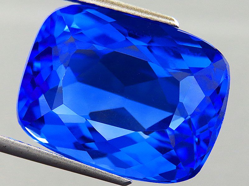 vivid blue tanzanite