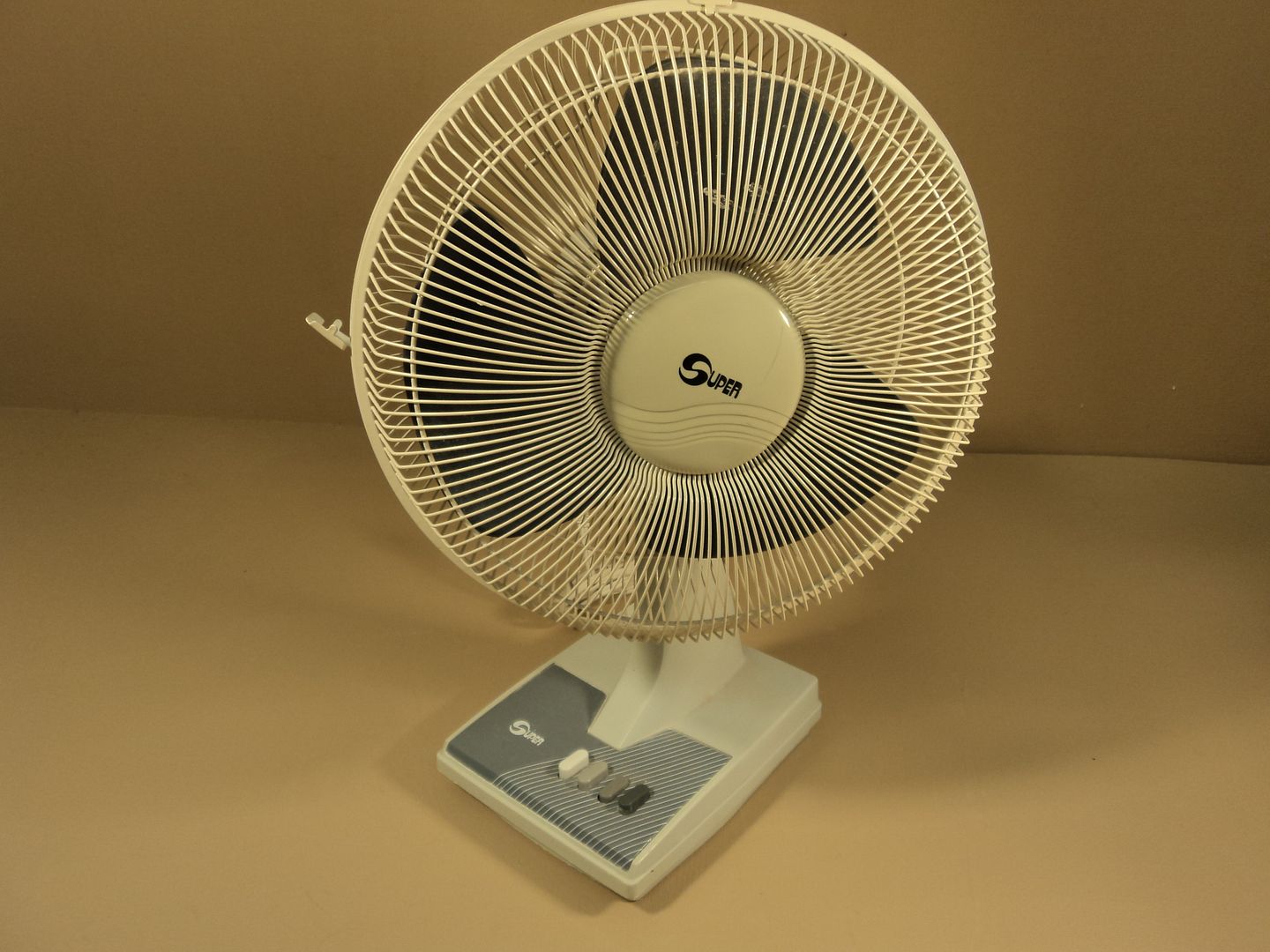 Super Desk Fan 12-Inch Oscillating Grey 120V 60Hz 0.25A 3 Speed 12C | eBay